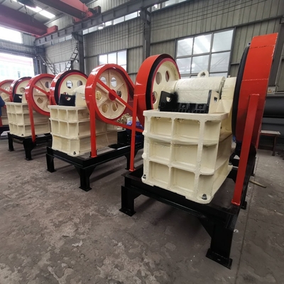 Macchina di frantumazione di mascella con capacità di 50-525 t / h a prezzi accessibili