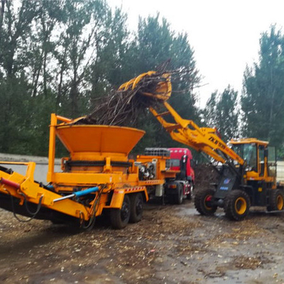 Impianto di triturazione di ceppi di cippatrici per radici di alberi in legno con tramoggia rotativa grande mobile diesel a 4-6 lame