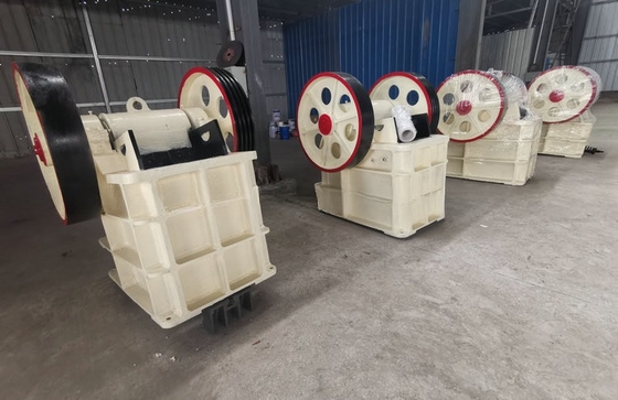 Crusher organico per mascelle di granito ideale per la frantumazione di diversi materiali