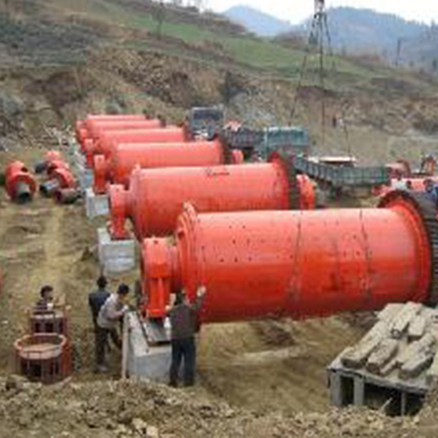 Molino a sfere da 5 tonnellate industriale dello Zimbabwe con progettazione rotativa orizzontale e capacità di macinazione