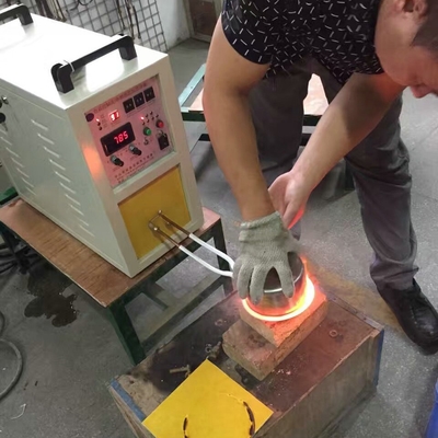 Mini forno a induzione elettrico per la fusione su piccola scala nei negozi di materiali da costruzione