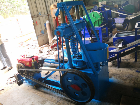 Materiale grezzo motore diesel caldaia di carbone Hexagon Briquette Making Machine