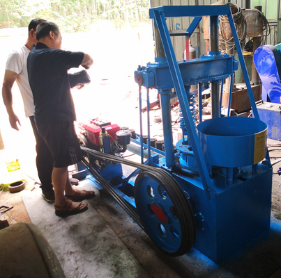 Materiale grezzo motore diesel caldaia di carbone Hexagon Briquette Making Machine