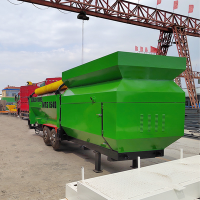 Compostaggio e screening della superficie del suolo con spazzola per capelli mobile in rosso